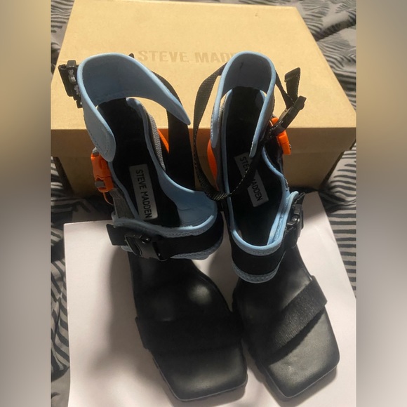 Steve Madden - Vibing Heel - Picture 2 of 3